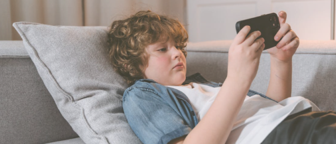 Be A Good Parent And Take Away Your Child's Smartphone